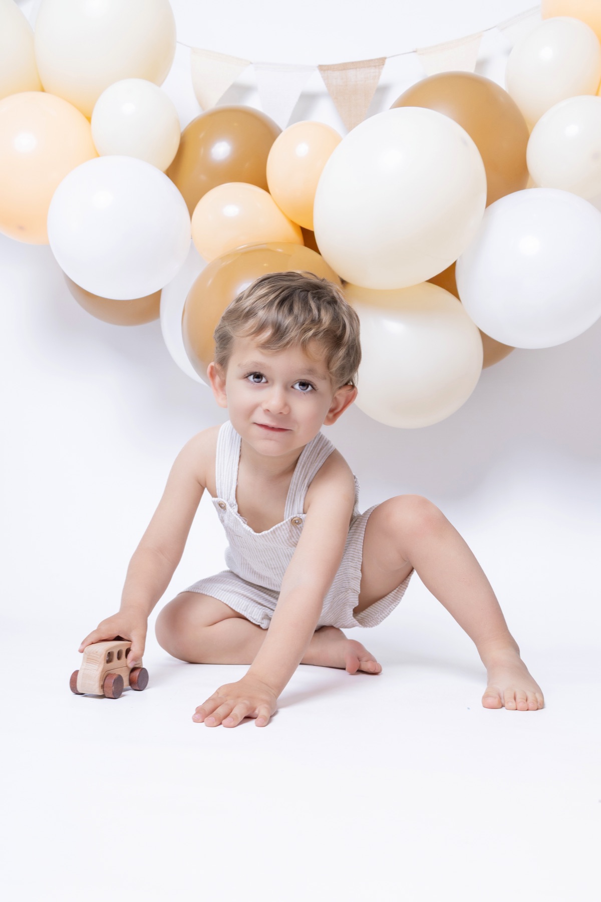 Sesión de cumpleaños infantil en Chiclana de la Frontera Cádiz con niño y globos