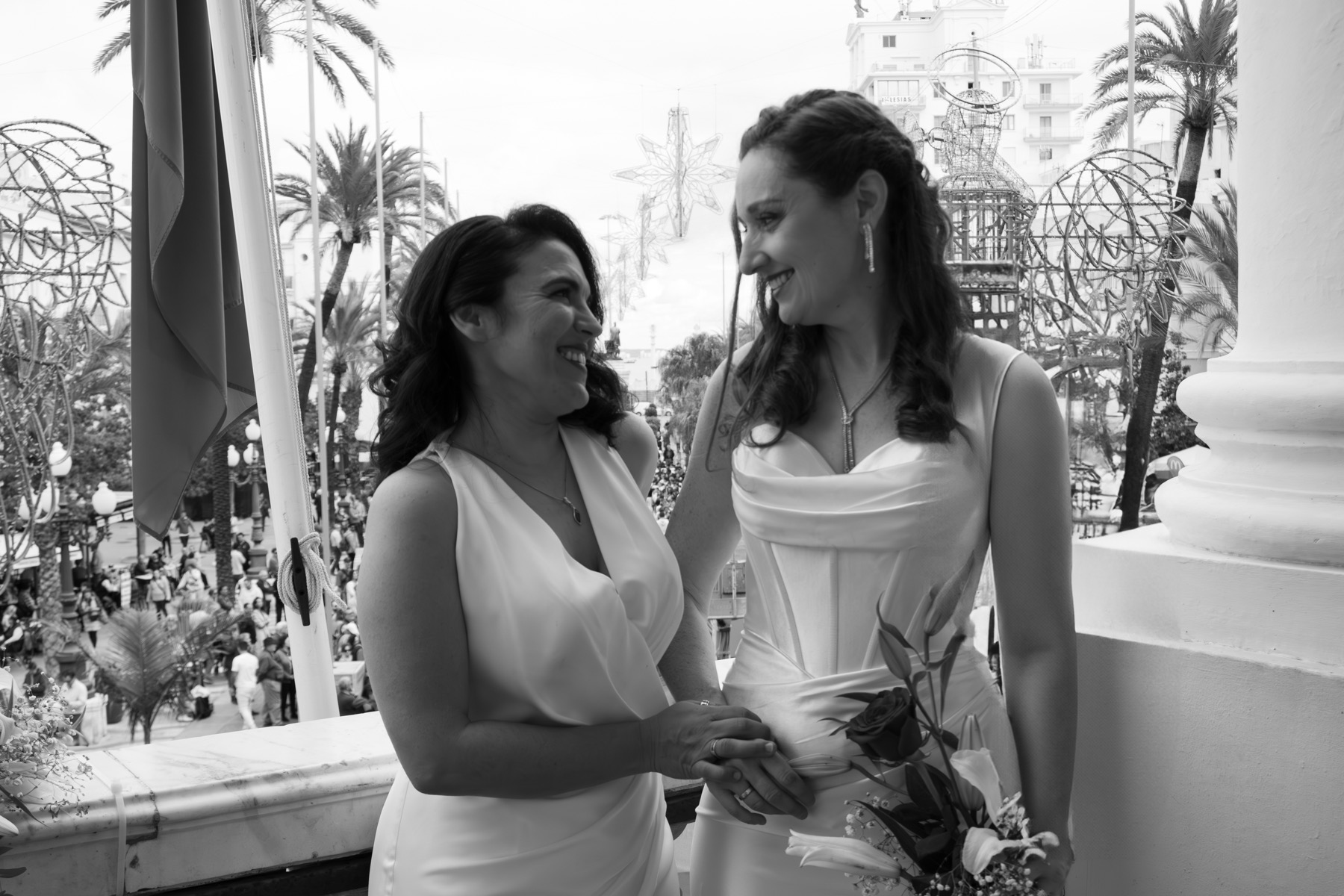 Candela y Ben bodas cadiz en el balcon